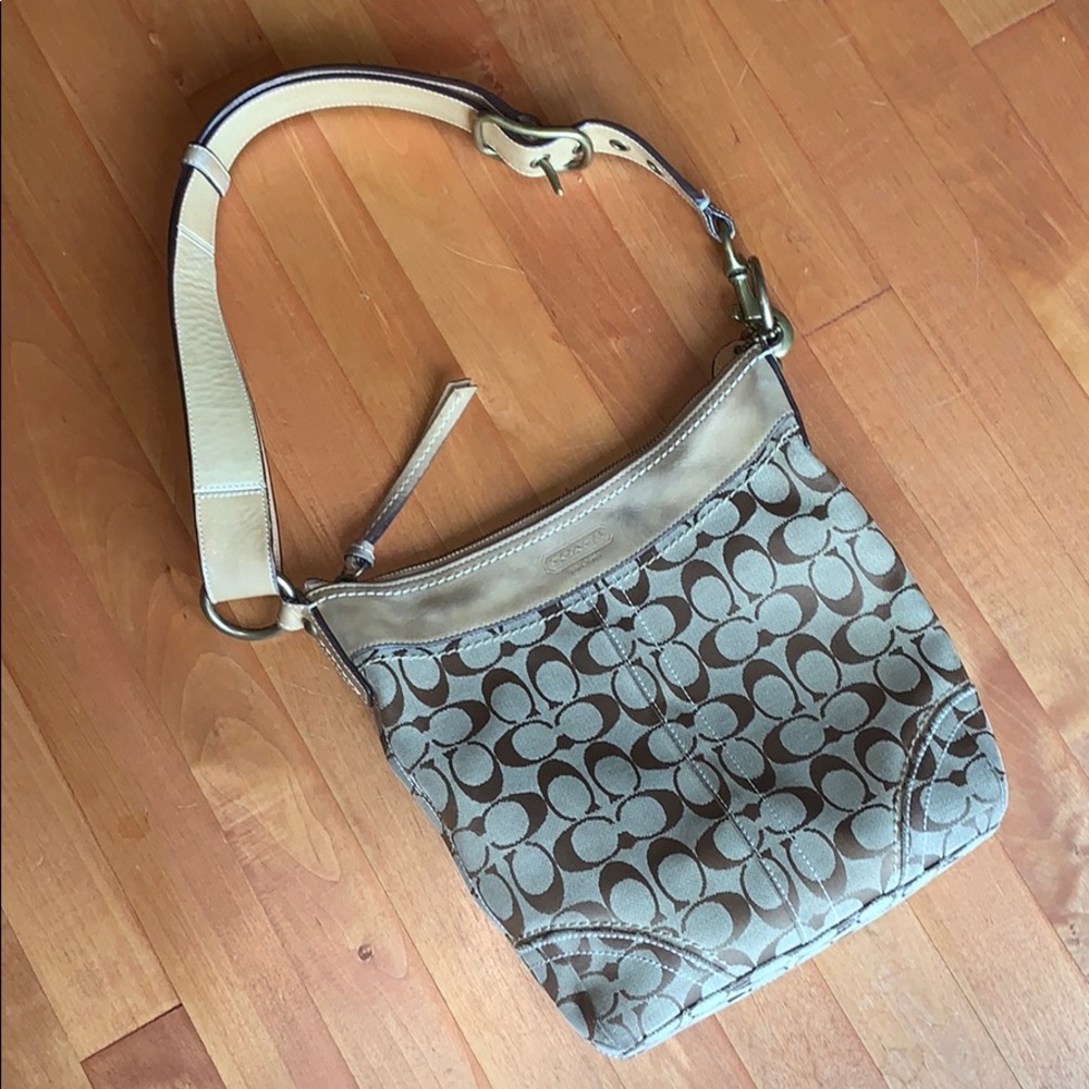 Coach Purse No. E06u-10403